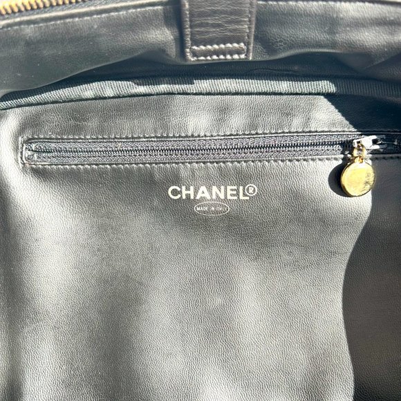 Chanel Timeless Zip Around Vanity Shoulder Bag - Picture 8 of 16
